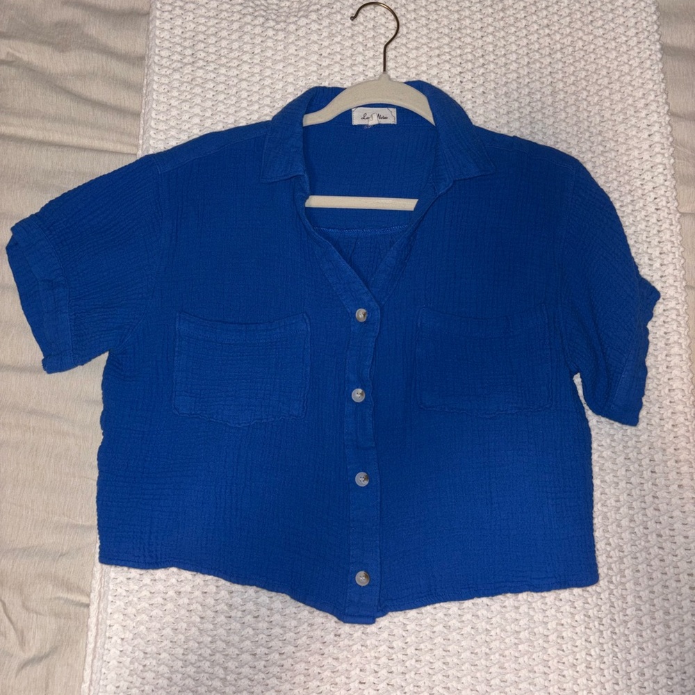 NWOT Blue Cropped Button Up Short Sleeve Top